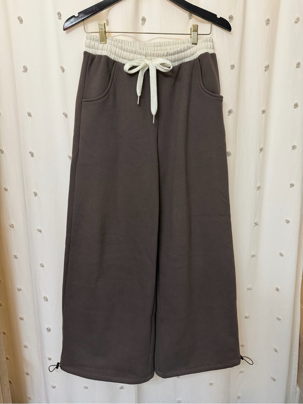 Wide-Leg Joggers with Contrast Waistband and Drawstring Hem